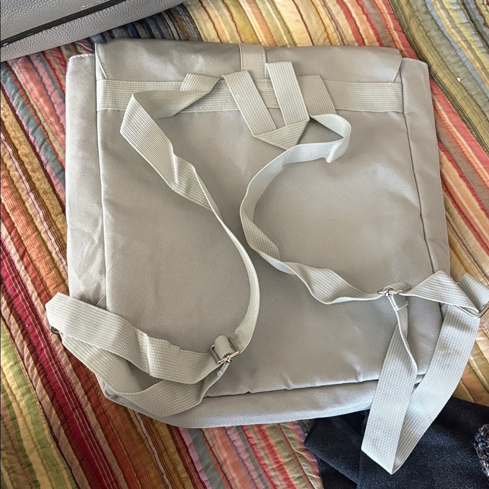 Modere Light Grey Babypack - Picture 3 of 3